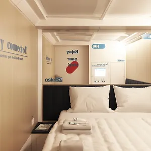  Hostel Ostelzzz İtalya