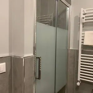 https://ugo-lenzi-6-apartments.emilia-romagnahotels.net