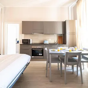 https://easylife-accogliente-residenza-a-due-passi-dal-duomo.it-lombardy.com