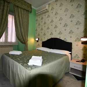 ** Otel Ferrarese İtalya
