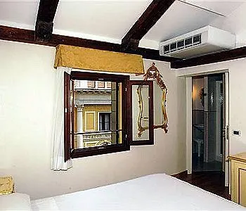 Hotel Malibran Venice 3*,